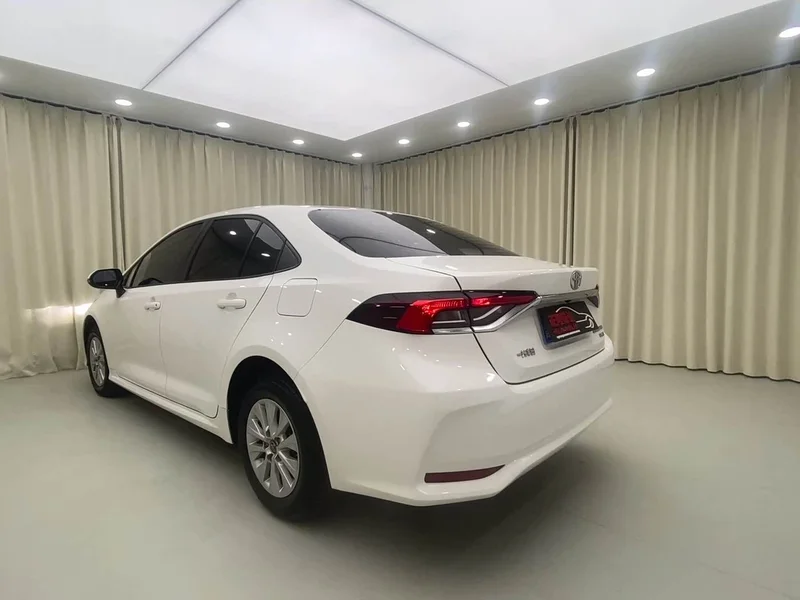 Toyota Corolla — фото 4