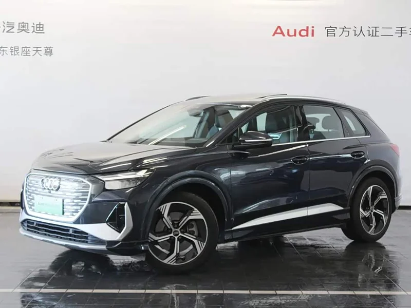 Audi Q4 e-tron — фото 1
