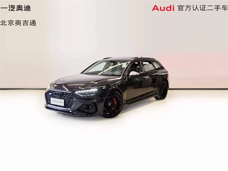 Audi RS 4 — фото 1