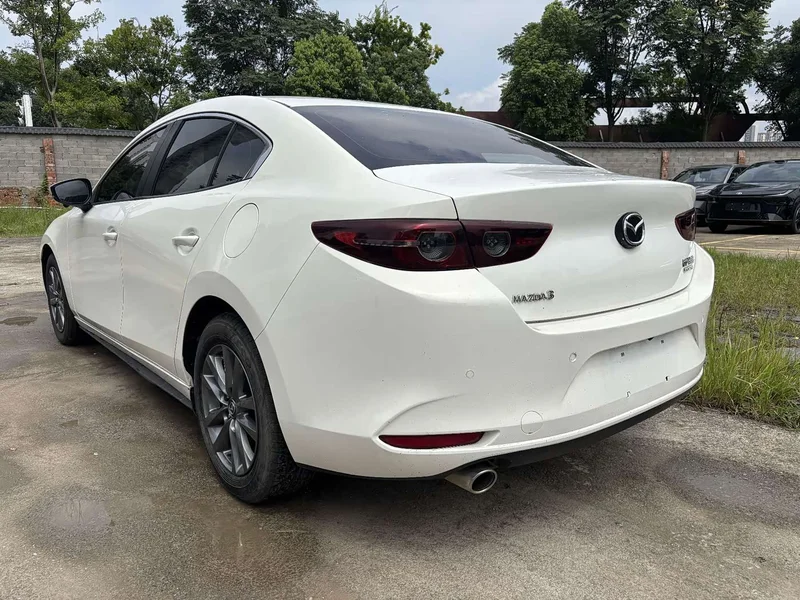 Mazda 3 Axela — фото 4