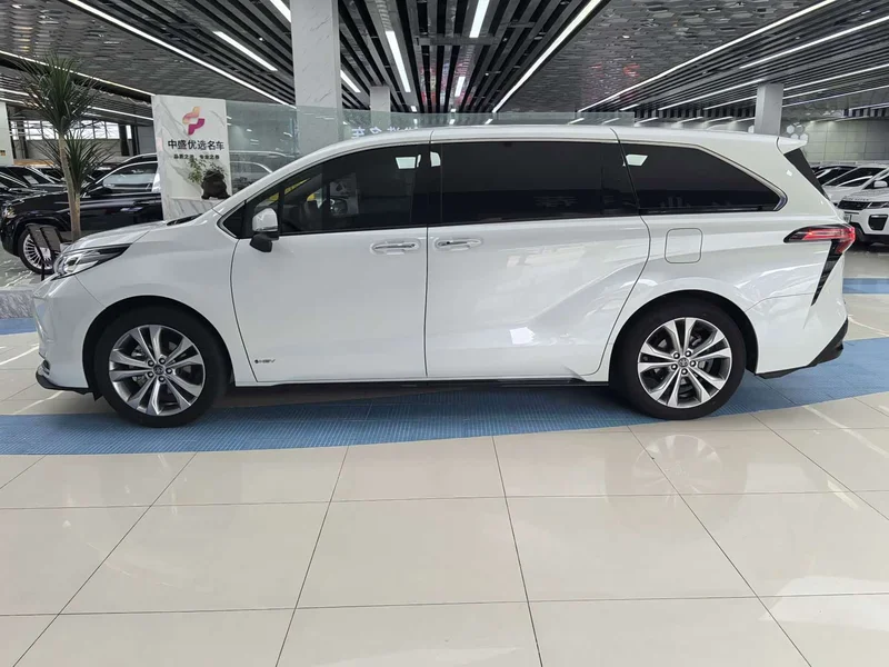 Toyota Sienna — фото 4