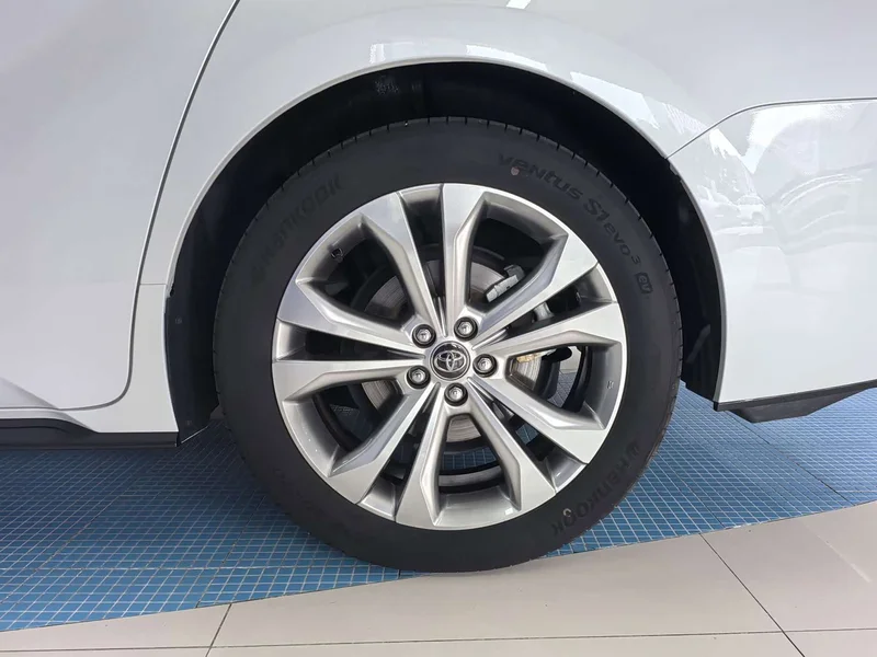 Toyota Sienna — фото 5