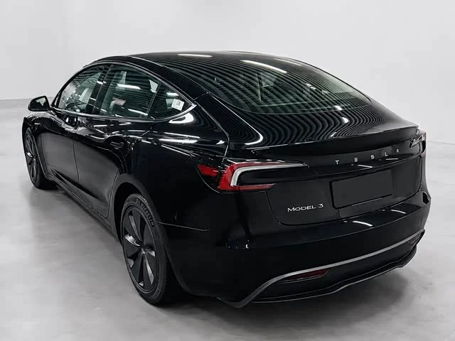 Tesla Model 3 — фото 9