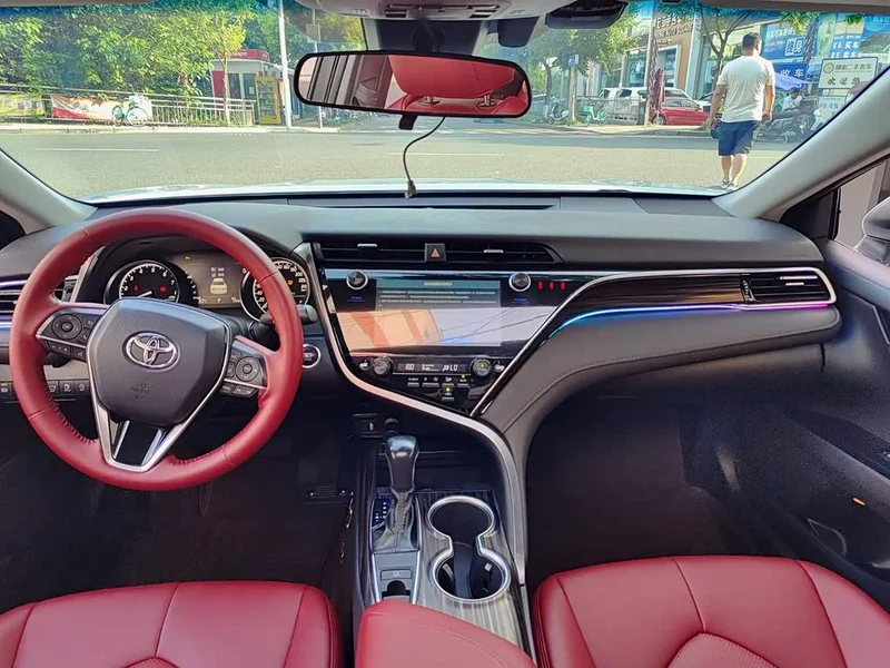 Toyota Camry — фото 10
