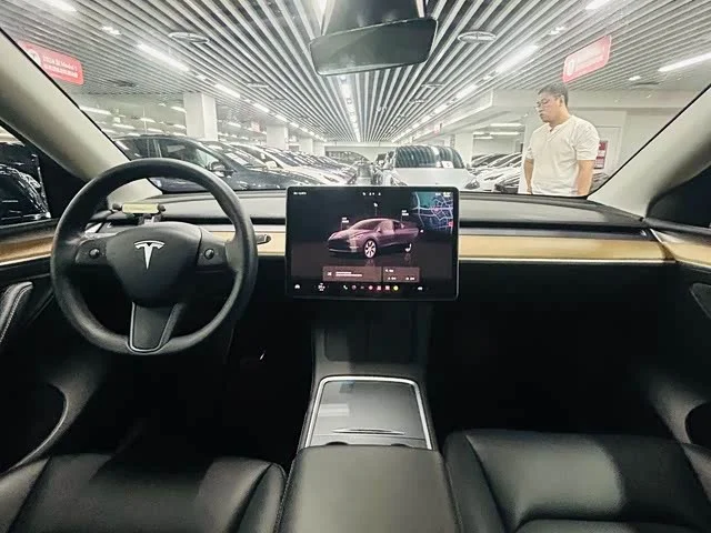 Tesla Model Y — фото 6