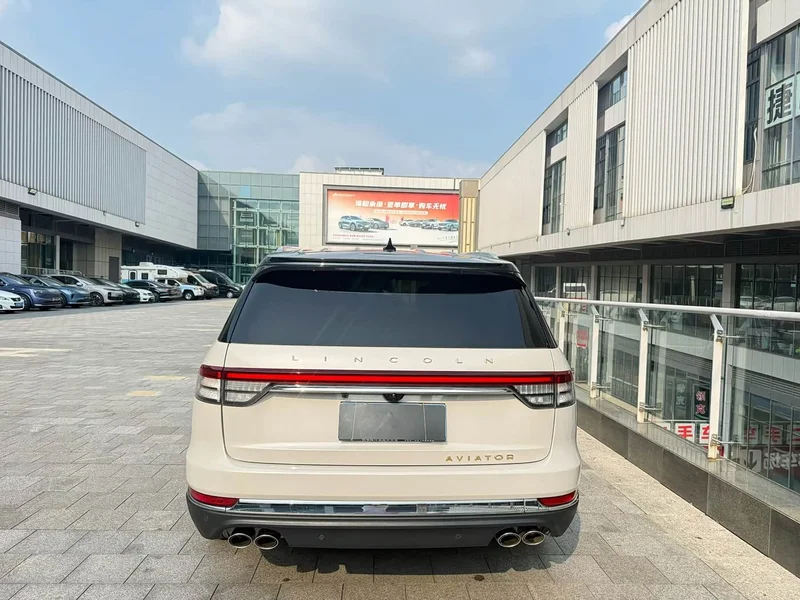 Lincoln Aviator — фото 9