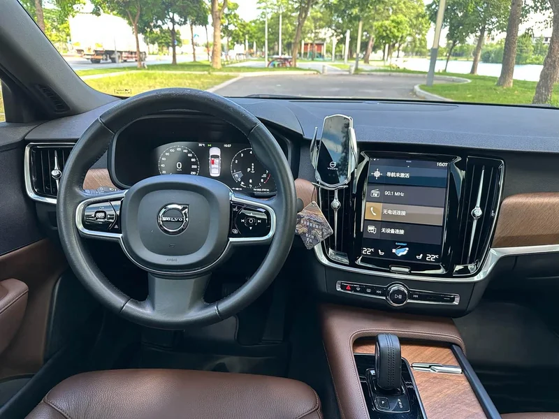 Volvo S90 — фото 15