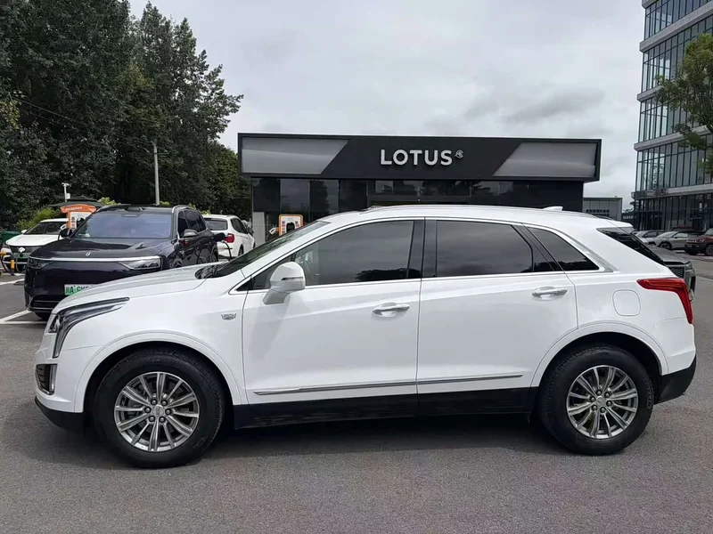 Cadillac XT5 — фото 18