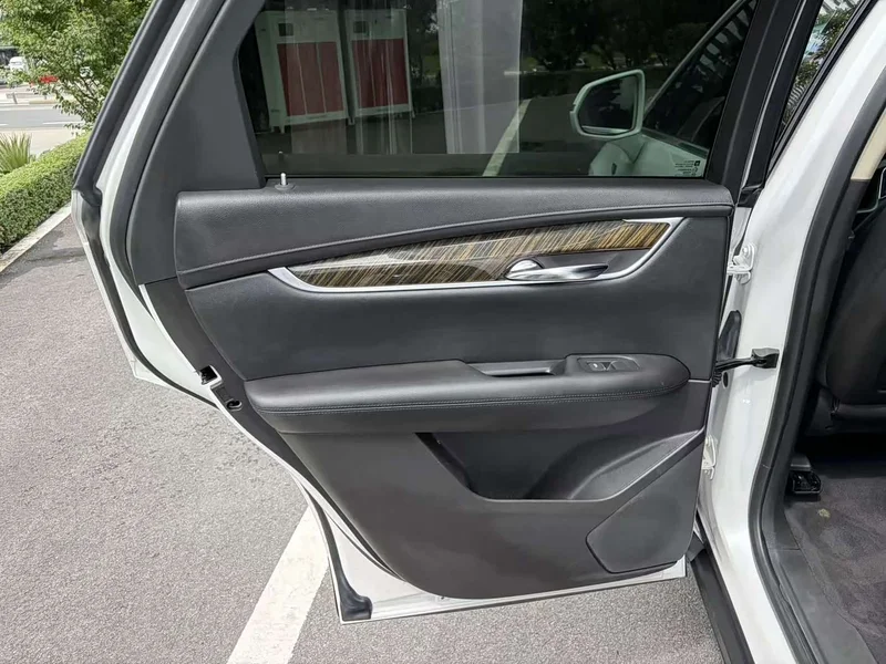 Cadillac XT5 — фото 10