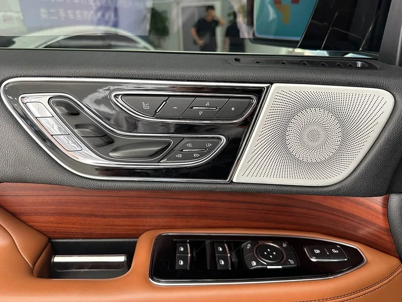 Lincoln Navigator — фото 16