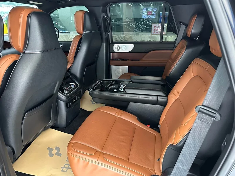 Lincoln Navigator — фото 19