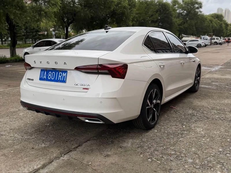 Volkswagen Octavia — фото 6