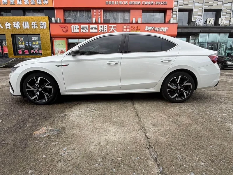Volkswagen Octavia — фото 8