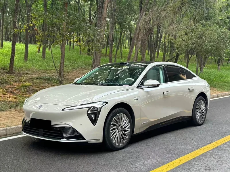 Buick ZhiJing L7 — фото 1