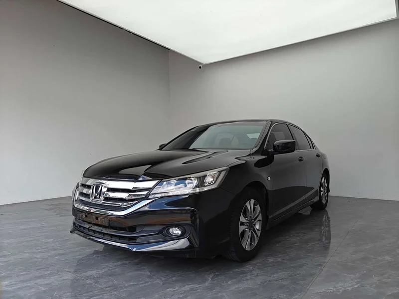 Honda Accord — фото 1