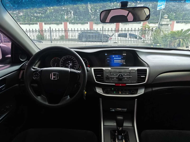 Honda Accord — фото 11