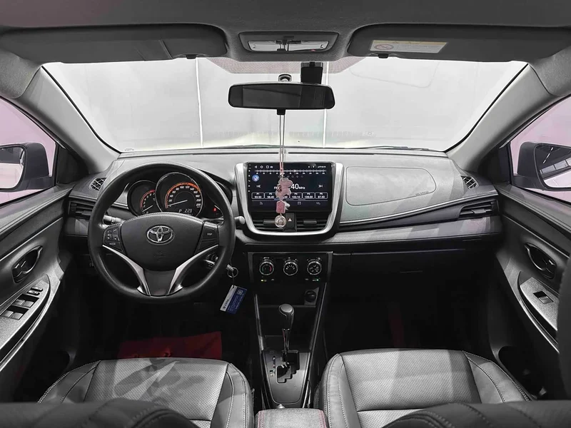 Toyota Yaris L — фото 12