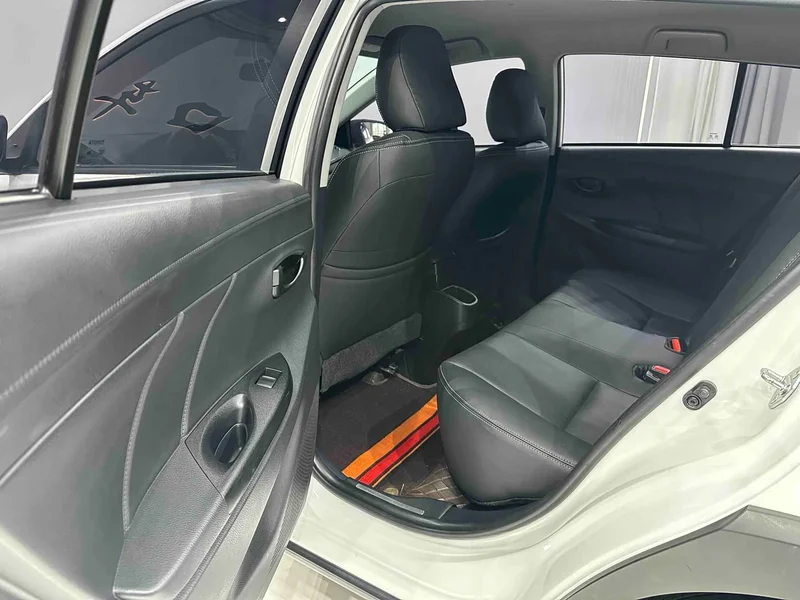 Toyota Yaris L — фото 13