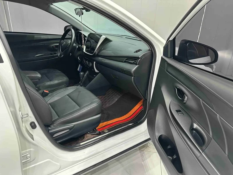 Toyota Yaris L — фото 17