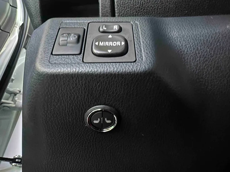 Toyota Yaris L — фото 20