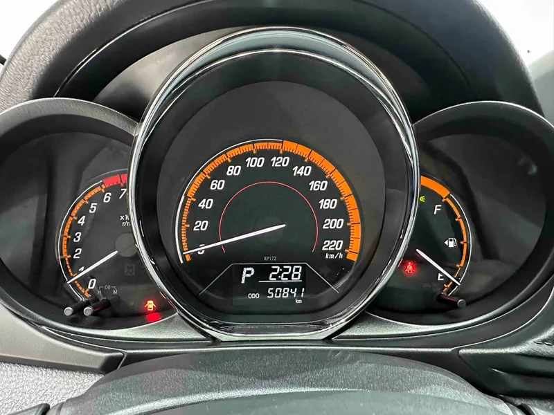 Toyota Yaris L — фото 8
