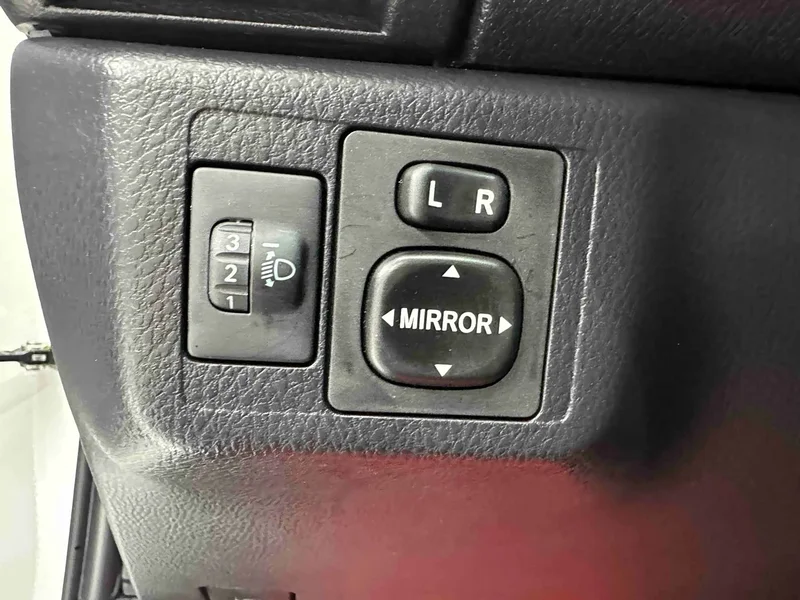 Toyota Yaris L — фото 9