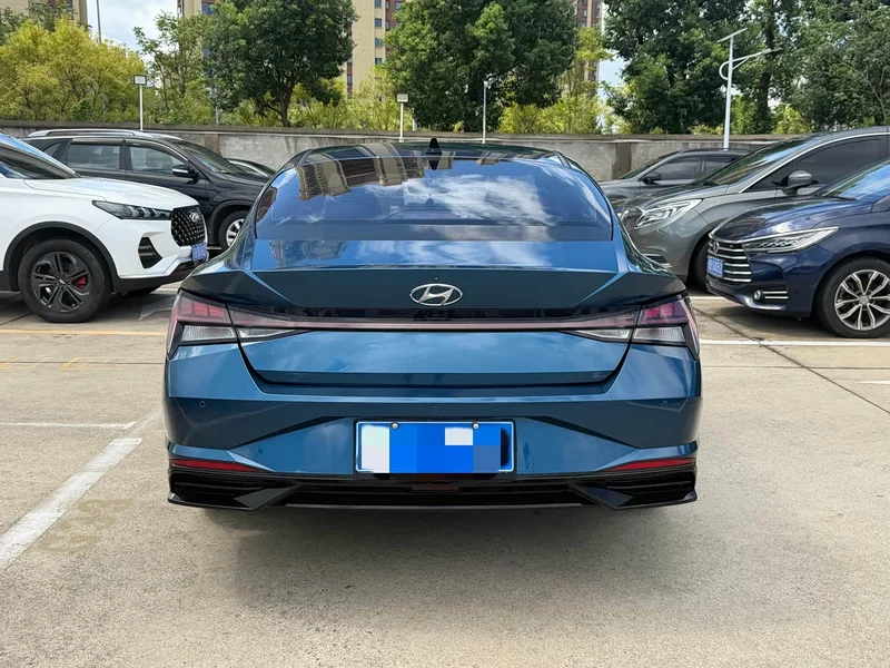 Hyundai Elantra — фото 11