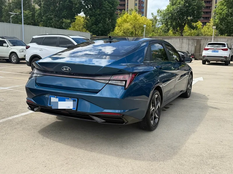 Hyundai Elantra — фото 12