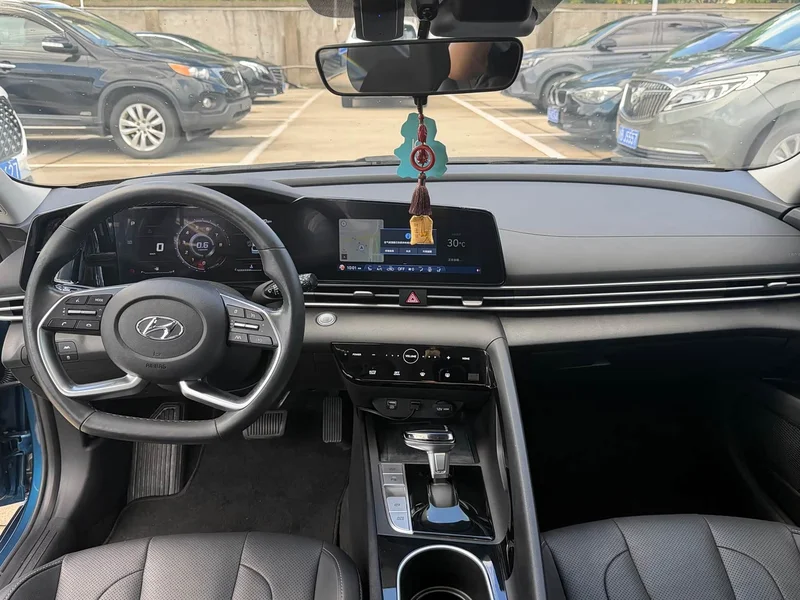 Hyundai Elantra — фото 4