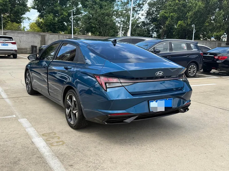 Hyundai Elantra — фото 10