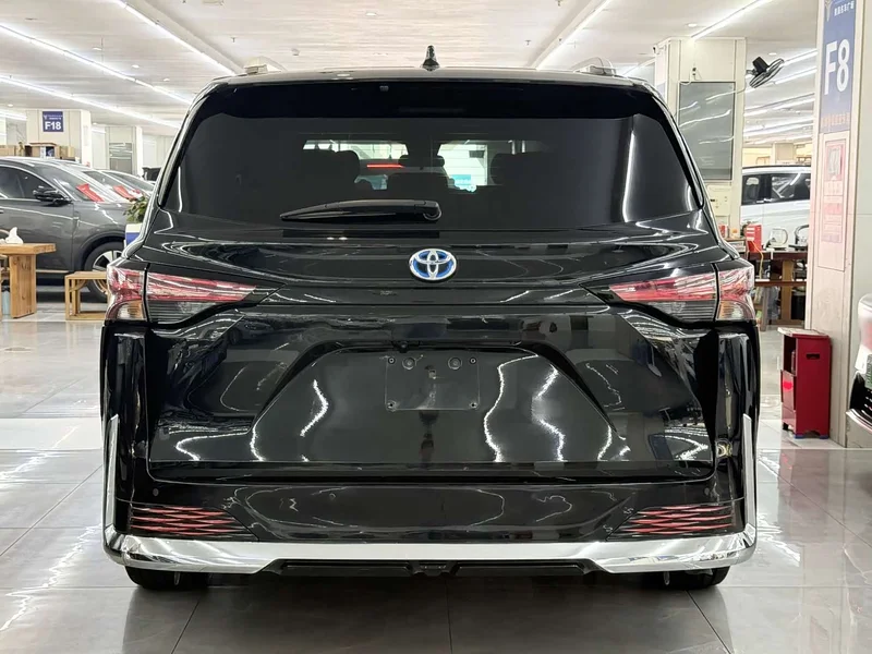 Toyota Sienna — фото 20