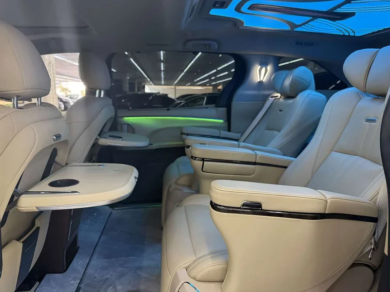 Toyota Sienna — фото 9