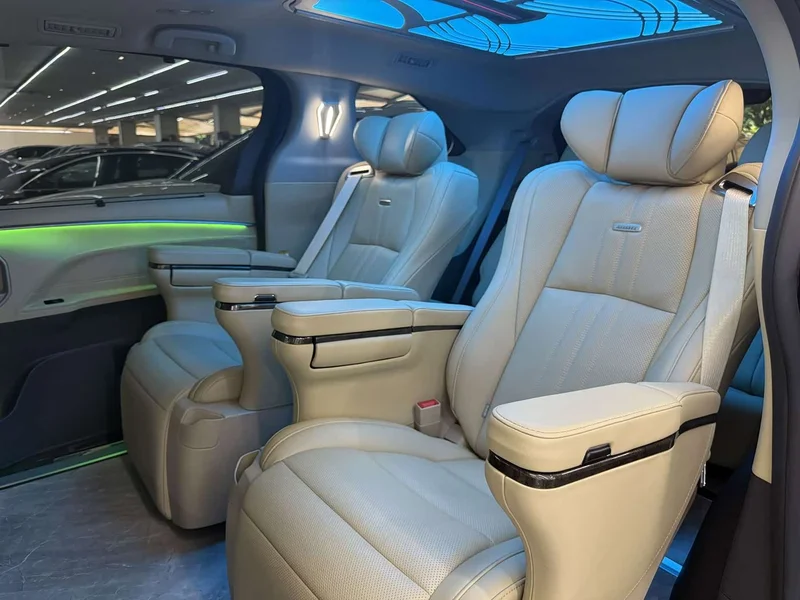 Toyota Sienna — фото 10