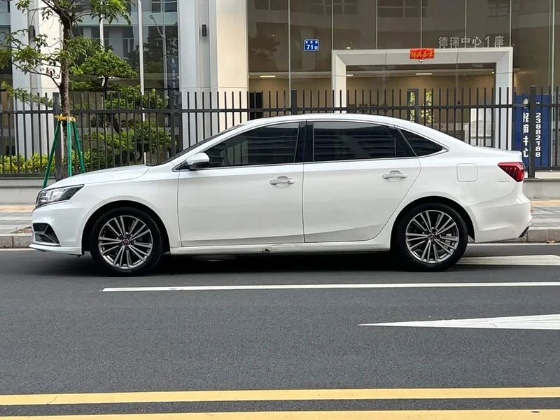 Roewe i6 Classic — фото 25