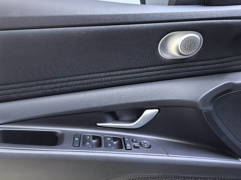 Hyundai Elantra — фото 17