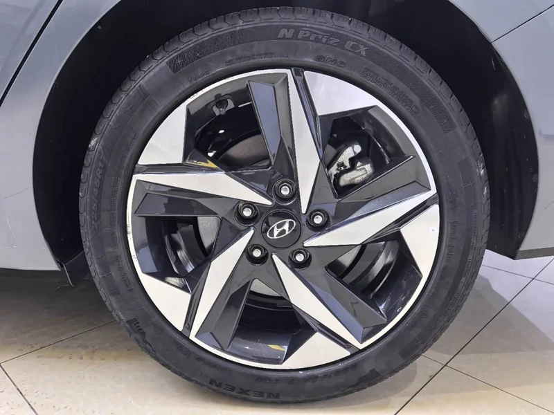 Hyundai Elantra — фото 20