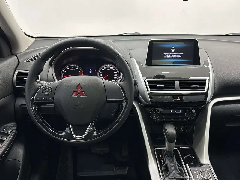 Mitsubishi Eclipse Cross — фото 11