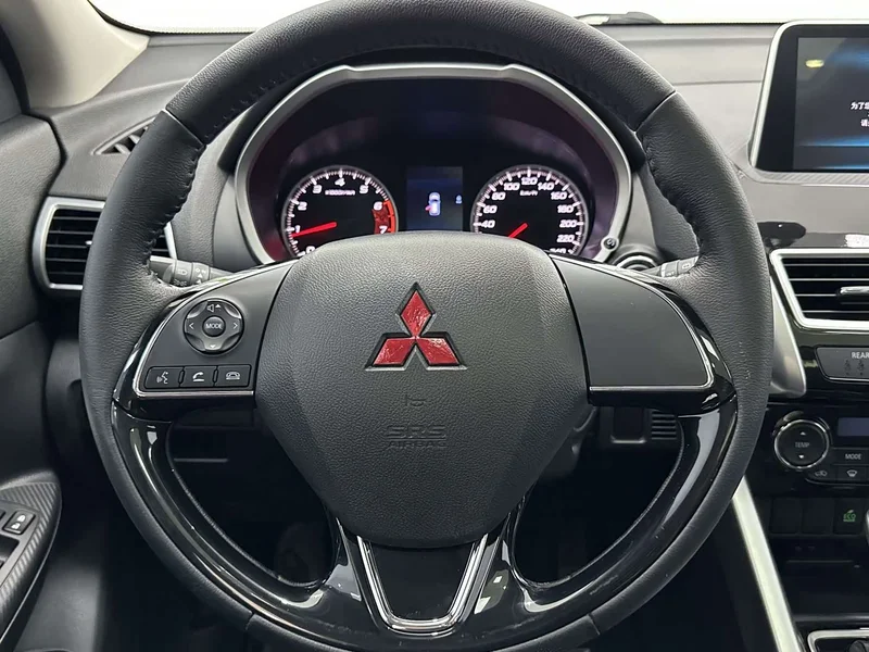 Mitsubishi Eclipse Cross — фото 12