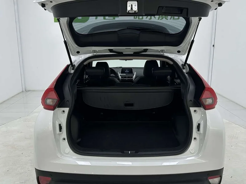 Mitsubishi Eclipse Cross — фото 15