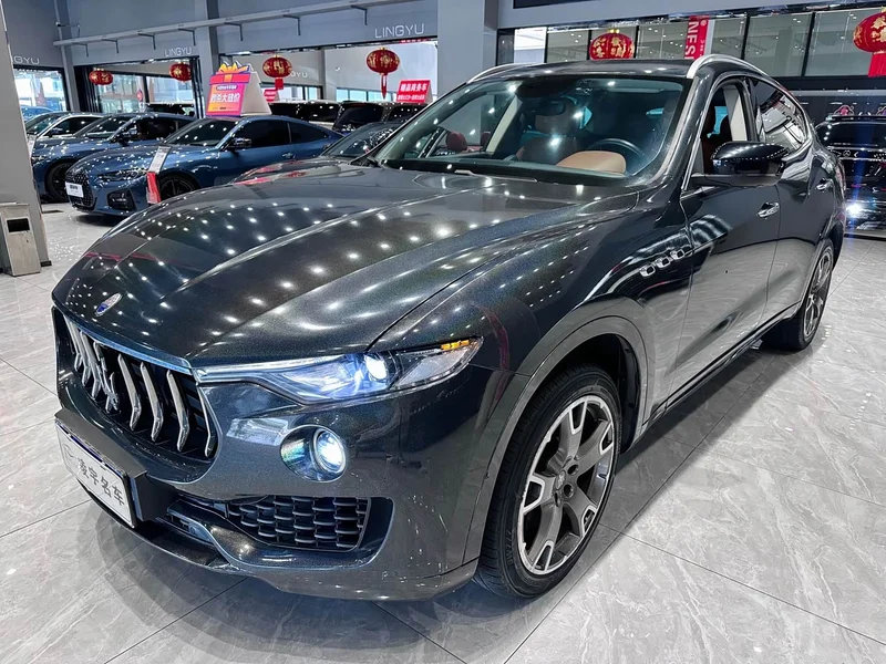 Maserati Levante — фото 1