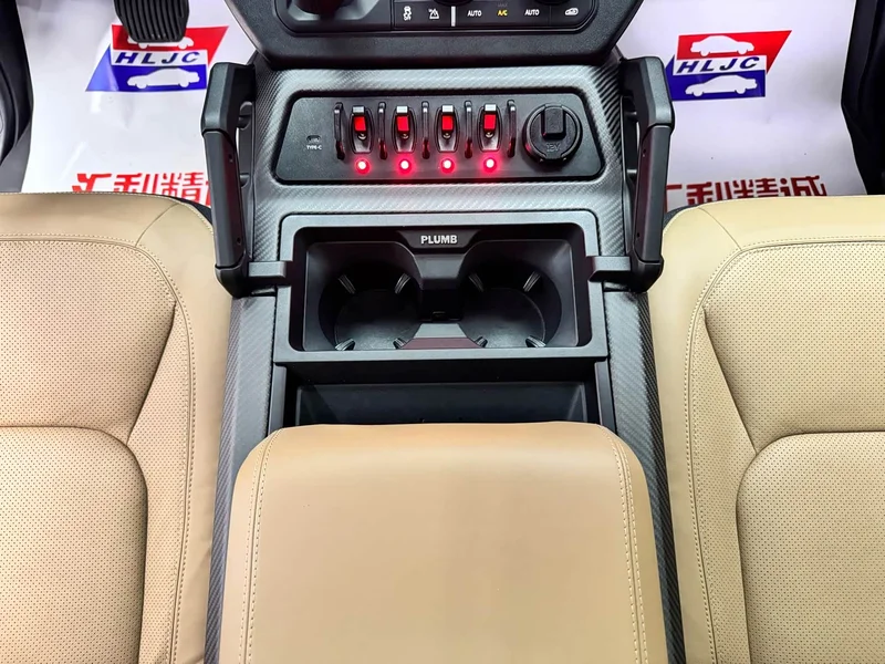 Land Rover Defender — фото 10
