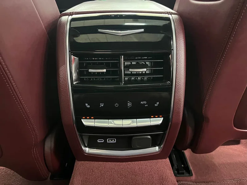 Cadillac CT6 — фото 20
