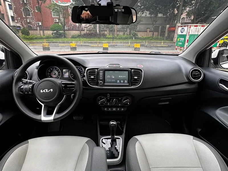 Kia Rio — фото 18