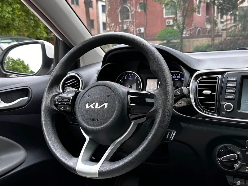 Kia Rio — фото 19