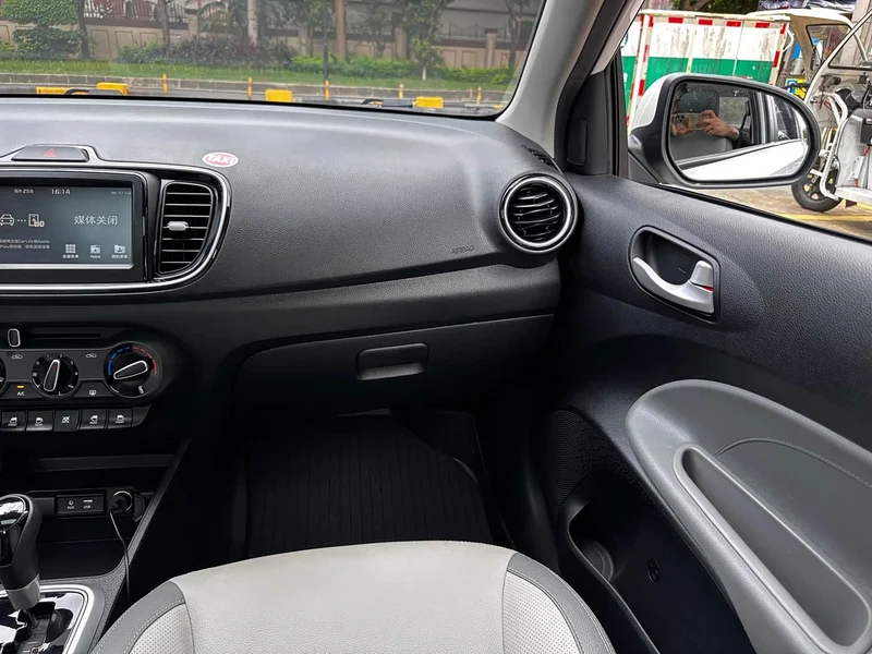 Kia Rio — фото 21