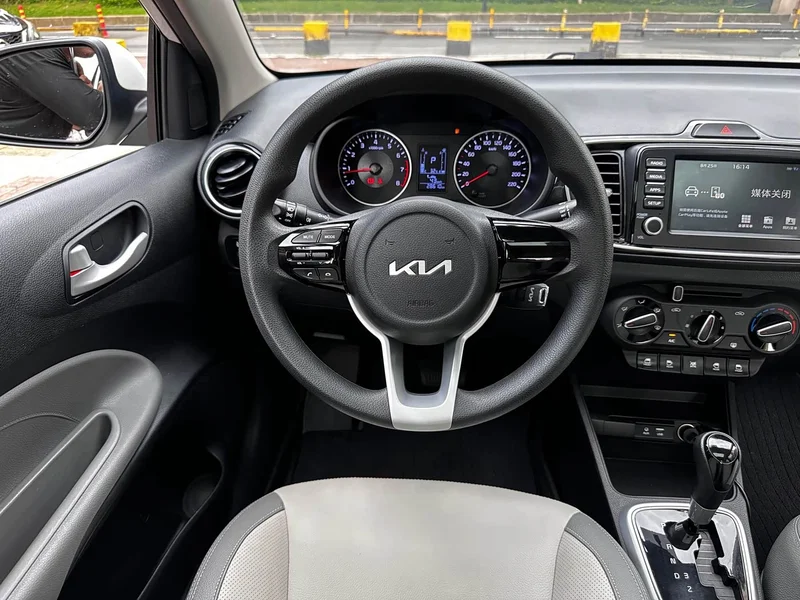 Kia Rio — фото 23