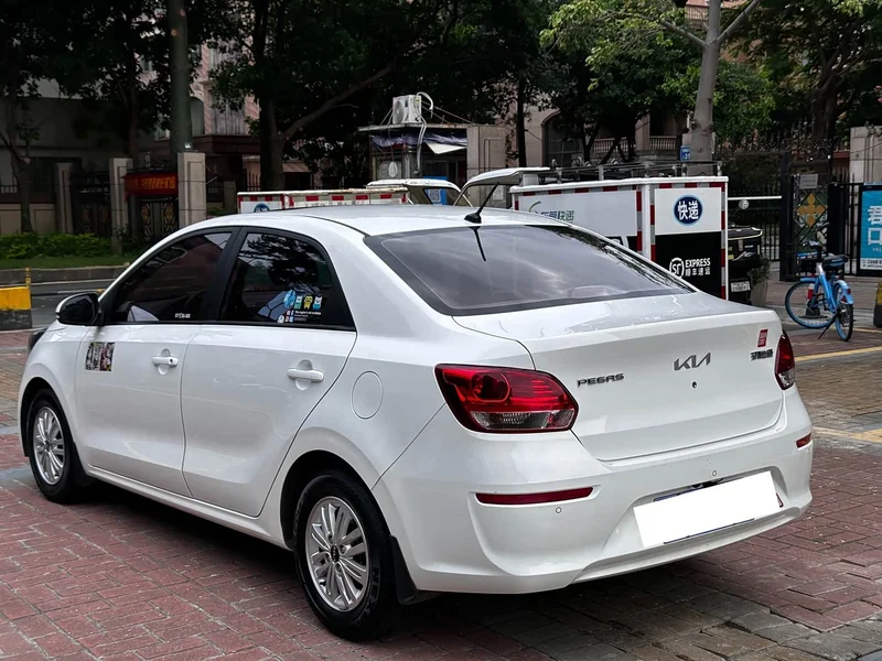 Kia Rio — фото 4
