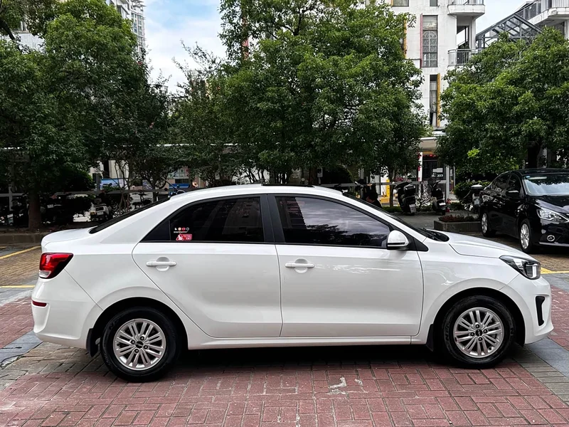 Kia Rio — фото 10