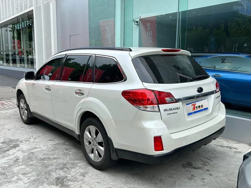 Subaru Outback — фото 9