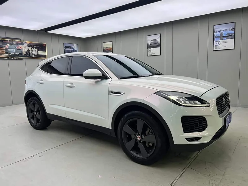 Jaguar E-PACE — фото 3